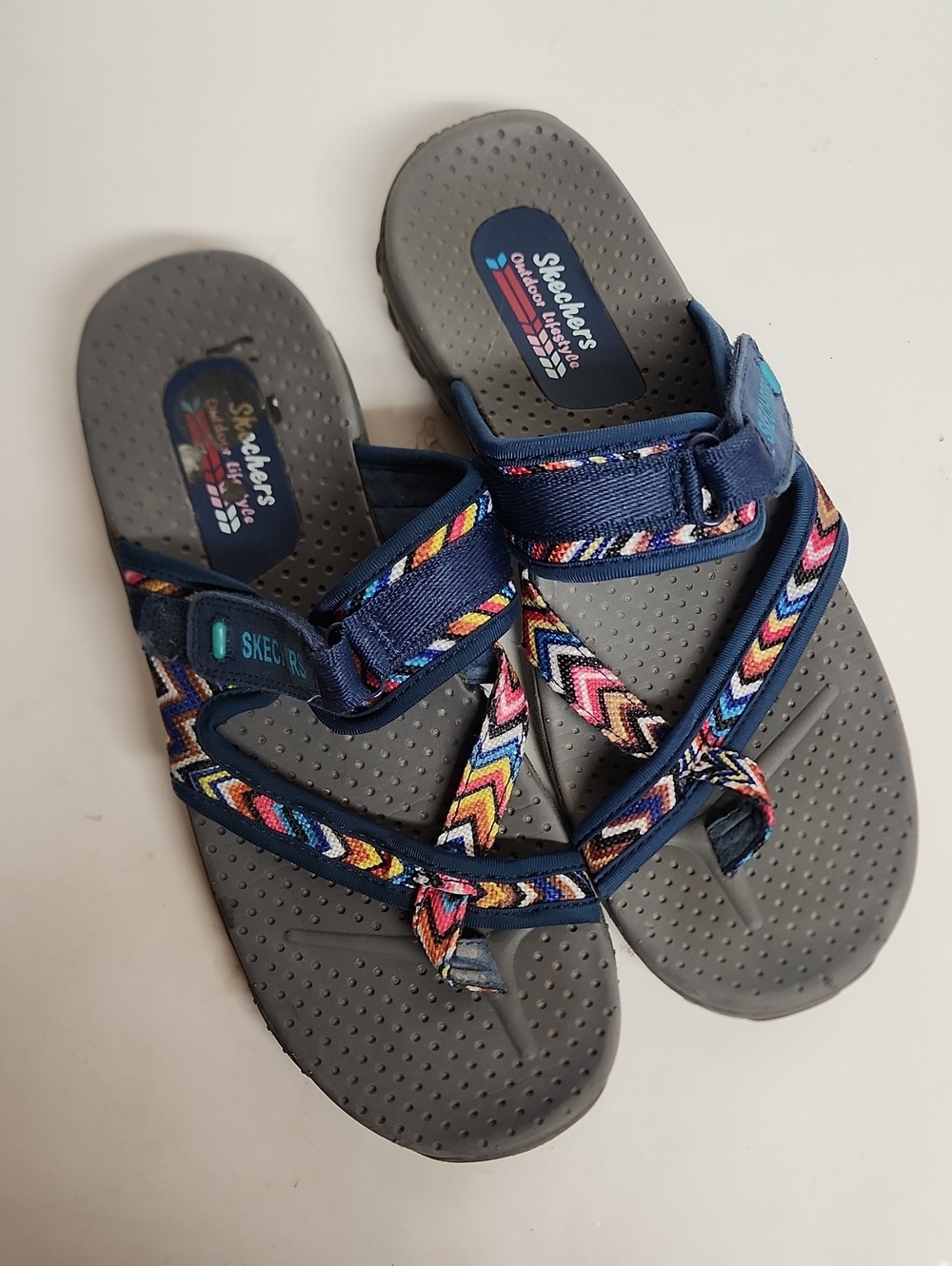 Skechers Navy Toe Loop Sandals w/ Multicolor Chevron Straps Sz 10 Summer Beach